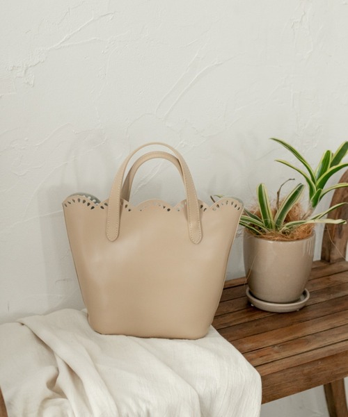 Ambre Neige(アンブルネージュ)の「スカラップバケットバック/【WEB/EC限定商品】(ハンドバッグ・レディース・ダークブラウン/ベージュ/アイボリー・FREE)」の3枚目の写真