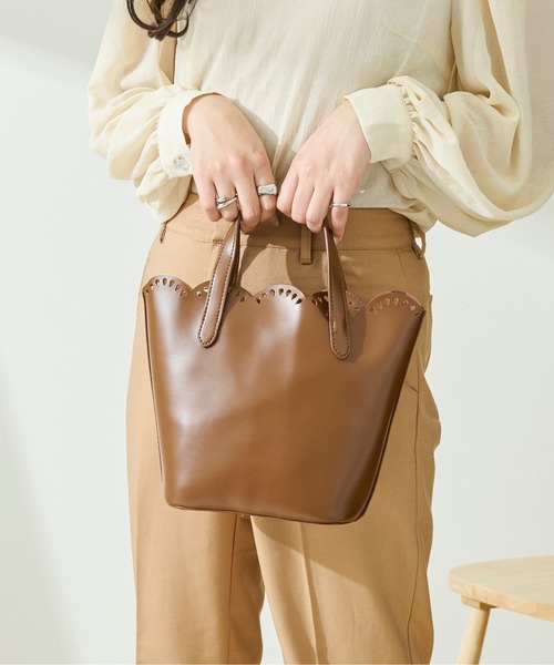 Ambre Neige(アンブルネージュ)の「スカラップバケットバック/【WEB/EC限定商品】(ハンドバッグ・レディース・ダークブラウン/ベージュ/アイボリー・FREE)」の8枚目の写真