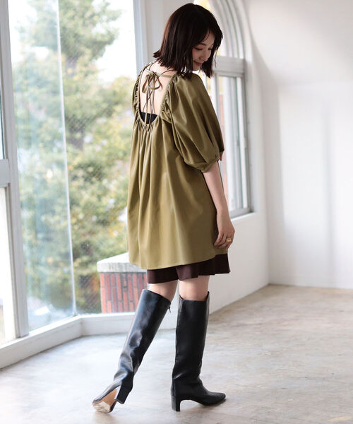 BeAMS DOT（ビームスドット）の「【WEB限定】BeAMS DOT / ボリューム フェイクレザーブラウス（シャツ/ブラウス・レディース・ブラック/グリーン系その他・FREE）」の6枚目の写真