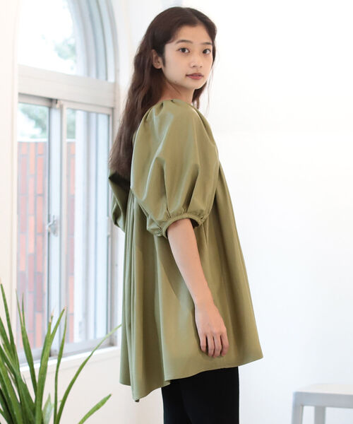 BeAMS DOT（ビームスドット）の「【WEB限定】BeAMS DOT / ボリューム フェイクレザーブラウス（シャツ/ブラウス・レディース・ブラック/グリーン系その他・FREE）」の18枚目の写真