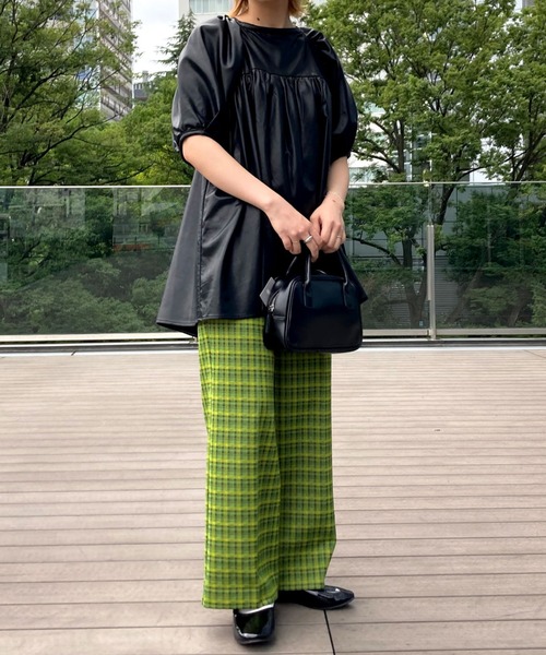 BeAMS DOT（ビームスドット）の「【WEB限定】BeAMS DOT / ボリューム フェイクレザーブラウス（シャツ/ブラウス・レディース・ブラック/グリーン系その他・FREE）」の13枚目の写真