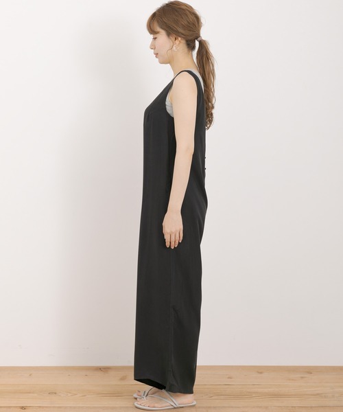URBAN RESEARCH Sonny Label（アーバンリサーチサニーレーベル）の「シルキーデシンオールインワン（サロペット/オーバーオール・レディース・ブラック/ベージュ・38/36）」の3枚目の写真