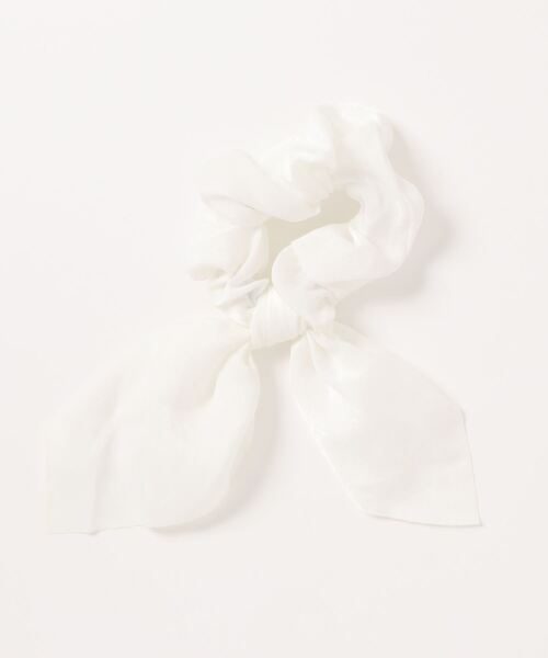 VIBGYOR Women(ヴィブジョー ウィメン)の「【float】光沢 リボン シュシュ【12色展開】(シュシュ・レディース・ホワイト/ブラック/ネイビー/グレー/イエロー/ワイン/スカイブルー/サーモンピンク/スモークピンク/チャコール/マスタード/エメラルドブルー/ピンク/アイボリー/ブラウン/カーキ/サックスブルー・FREE)」の2枚目の写真