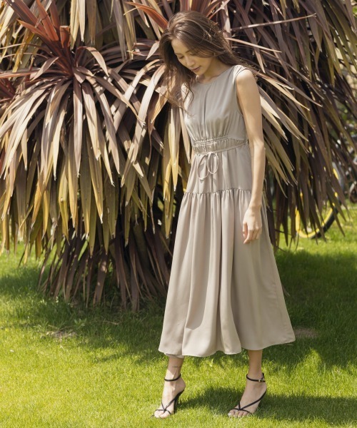 AMBIENT(アンビエント)の「ヴィンテージサテンロングワンピース(ワンピース・レディース・ブルー/オフホワイト/ベージュ/ライム・FREE)」の11枚目の写真