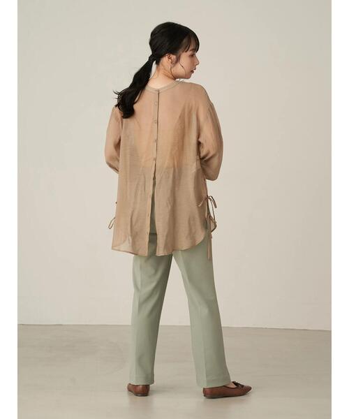 earth music&ecology（アースミュージックアンドエコロジー）の「前後2WAYサイドスリットシアーシャツ ＊（シャツ/ブラウス・レディース・ダークベージュ/ミント/オフホワイト・FREE）」の9枚目の写真