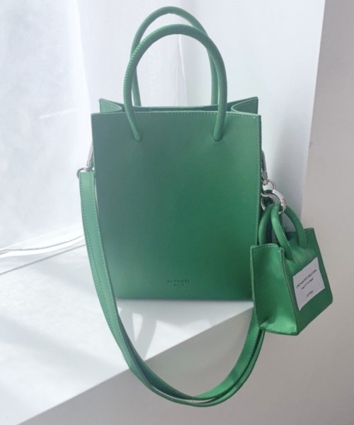 Me%（ミィパーセント）の「ミニバッグ付きスクエアショルダーバッグ