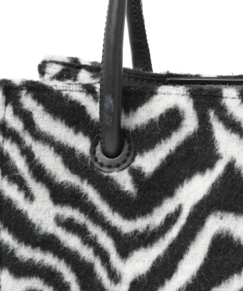 Me%（ミィパーセント）の「ミニバッグ付きスクエアショルダーバッグ（ショルダーバッグ・レディース・グリーン/ゼブラ/アイボリー/ブラック・FREE）」の17枚目の写真