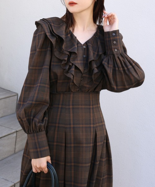 one after another NICE CLAUP（ワンアフターアナザーナイスクラップ）の「フリルブラウス〈セットアップスカートあり〉（シャツ/ブラウス・レディース・ベージュ/ネイビー/ブラック系その他/ブラウン系その他・FREE）」の2枚目の写真