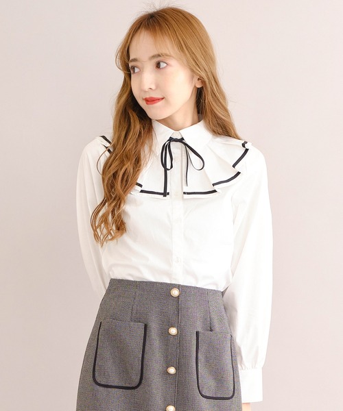 TITTY&CO.（ティティーアンドコー）の「プリーツカラーリボンブラウス（シャツ/ブラウス・レディース・オフホワイト/マルチ・FREE）」の2枚目の写真