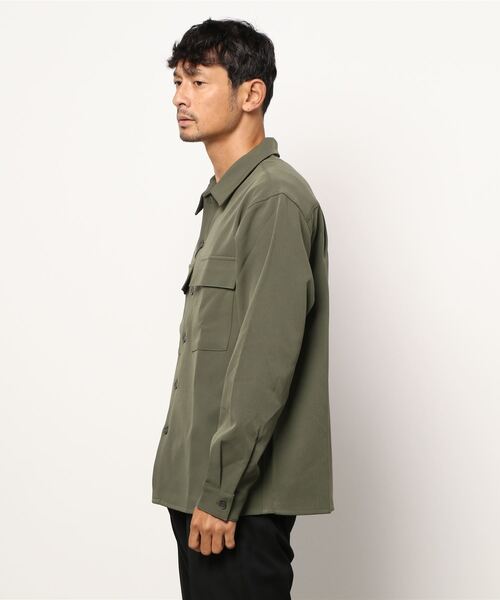 AZUL by moussy（アズールバイマウジー）の「STRETCH W POCKET SHIRT/ストレッチダブルポケットシャツ（シャツ/ブラウス・メンズ・ブラック/グレー系その他/カーキ・LARGE/MEDIUM）」の5枚目の写真