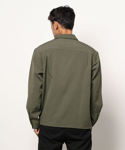 AZUL by moussy（アズールバイマウジー）の「STRETCH W POCKET SHIRT/ストレッチダブルポケットシャツ（シャツ/ブラウス・メンズ・ブラック/グレー系その他/カーキ・LARGE/MEDIUM）」の4枚目の写真