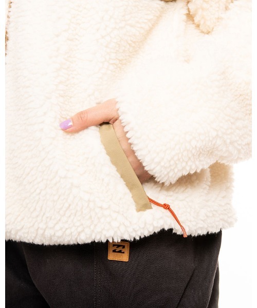 BILLABONG(ビラボン)の「BILLABONG レディース 【A/Div.】 ADIV BOA FLEECE JACK ジャケット 【2021年秋冬モデル】/ビラボンモコモコボアブルゾン(ブルゾン・レディース・ブラウン/オフホワイト/ブルー・MEDIUM/LARGE)」の17枚目の写真