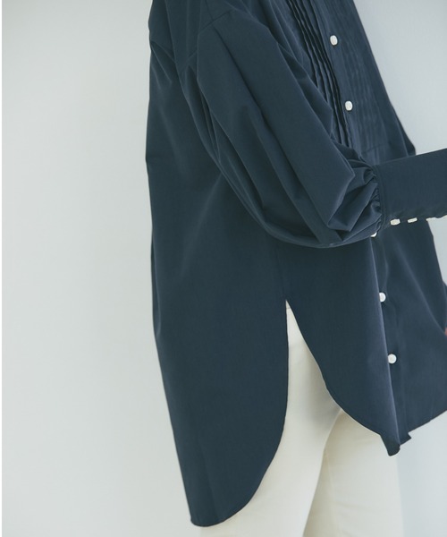 &. NOSTALGIA（アンドドットノスタルジア）の「ピンタックシャツブラウス（シャツ/ブラウス・レディース・ネイビー/オフホワイト/ブラック/ホワイト/ブルー系その他/ブルー/ブルー系その他2/ピンク/カーキ/ライトオレンジ系・FREE）」の20枚目の写真