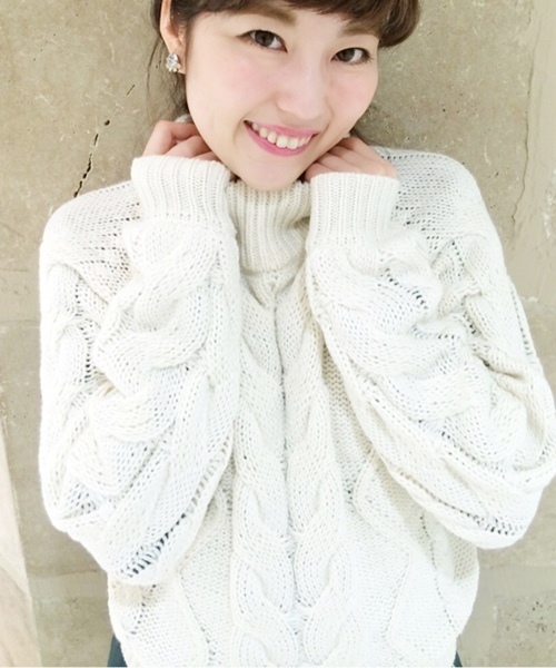 Chico（チコ）の「袖ボリュームケーブルニット（ニット/セーター・レディース・グレー/ピンク/イエロー/ホワイト・FREE）」の2枚目の写真