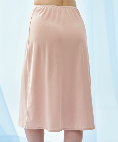 YU'NOW（ユナウ）の「ひんやり冷感！汗取りペチスカート〈65㎝丈〉【制菌】【抗菌防臭】【吸水速乾】（インナーウェア/肌着・レディース・ブラック/ベージュ/オフホワイト/ライトグレー・MEDIUM/LARGE/X-LARGE）」の10枚目の写真