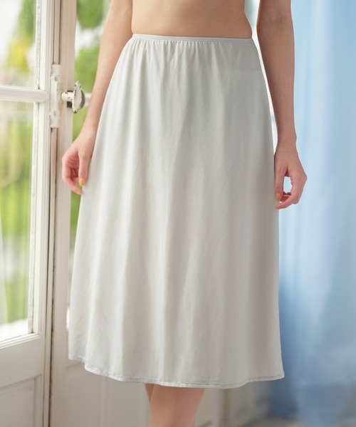 YU'NOW（ユナウ）の「ひんやり冷感！汗取りペチスカート〈65㎝丈〉【制菌】【抗菌防臭】【吸水速乾】（インナーウェア/肌着・レディース・ブラック/ベージュ/オフホワイト/ライトグレー・MEDIUM/LARGE/X-LARGE）」の6枚目の写真