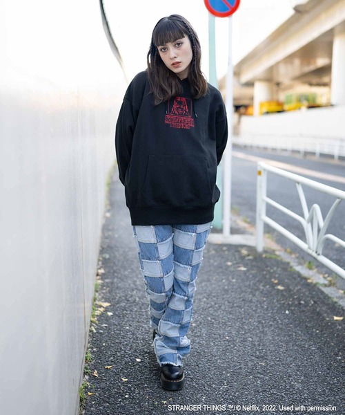 X-girl(エックスガール)の「X-girl × STRANGER THINGS SWEAT HOODIE(パーカー・レディース・ホワイト/ブラック・L/XL/M/S)」の9枚目の写真