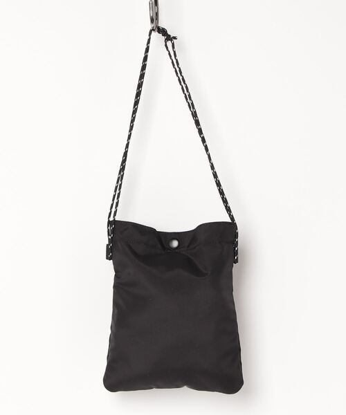 penguin BY MUNSINGWEAR（ペンギン バイ マンシングウェア）の「サコシュ メンズ レディース ユニセックス バッグ ショルダーバッグ ライフスタイル カジュアル スポーツウェア（ショルダーバッグ・メンズ・ベージュ/ブラック・FREE）」の7枚目の写真