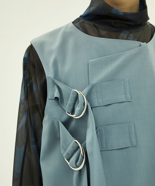 LiNoH（リノー）の「【×MENS NON-NO】T/W BELTED VEST（ベスト・メンズ・ライトブルーグレー/ブラック/ライム・2/1）」の8枚目の写真