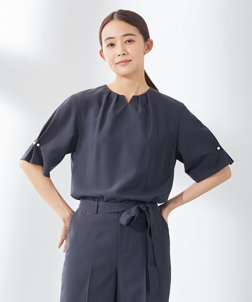 J.PRESS(ジェイプレス)の「【洗える・接触冷感】マルソースパンボイル ブラウス(シャツ/ブラウス・レディース・ブラウン系/ネイビー系/グレー系・T15/T13)」の2枚目の写真