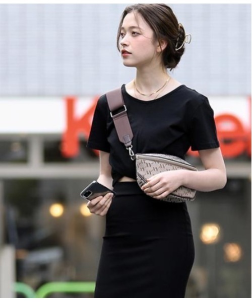 ANAP(アナップ)の「ツイスト2WAYトップスTシャツ(Tシャツ/カットソー・レディース・ホワイト/グレー/ブラック/グレイッシュベージュ・FREE)」の3枚目の写真