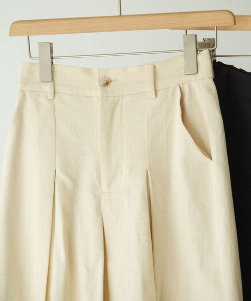 idem（イデム）の「【ZOZOTOWN限定】tuck half pants/タックハーフパンツ【Sサイズ展開あり】（その他パンツ・レディース・ブラック/アイボリー/スモークピンク・SMALL/FREE）」の5枚目の写真