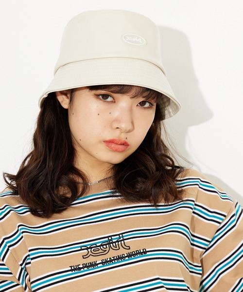 X-girl（エックスガール）の「FAUX LEATHER BUCKET HAT/フェイクレザー バケットハット（ハット・レディース・ブラック/ベージュ/バーガンディー・ONE SIZE）」の5枚目の写真