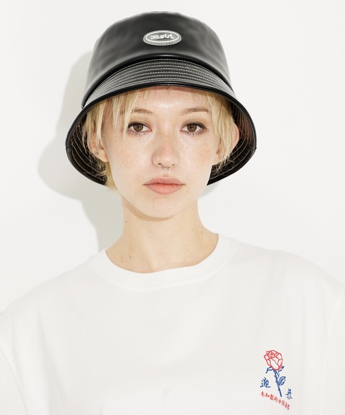 X-girl（エックスガール）の「FAUX LEATHER BUCKET HAT/フェイクレザー バケットハット（ハット・レディース・ブラック/ベージュ/バーガンディー・ONE SIZE）」の6枚目の写真