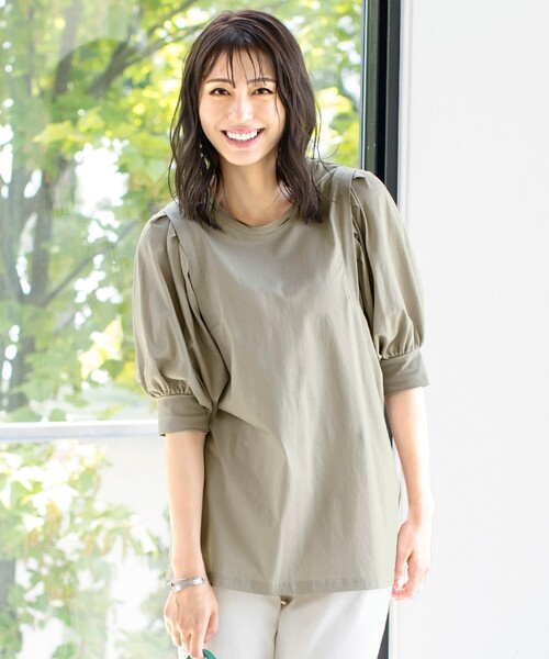 Tiaclasse(ティアクラッセ)の「【洗える・接触冷感】大人可愛いバイオシルケット肩タックトップス(Tシャツ/カットソー・レディース・イエロー/グレイッシュベージュ/オフホワイト/ブラック・L/M)」の4枚目の写真