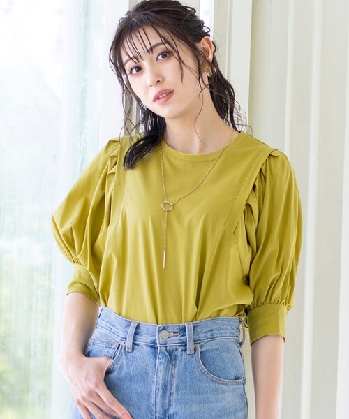 Tiaclasse(ティアクラッセ)の「【洗える・接触冷感】大人可愛いバイオシルケット肩タックトップス(Tシャツ/カットソー・レディース・イエロー/グレイッシュベージュ/オフホワイト/ブラック・L/M)」の1枚目の写真