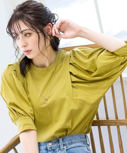 Tiaclasse(ティアクラッセ)の「【洗える・接触冷感】大人可愛いバイオシルケット肩タックトップス(Tシャツ/カットソー・レディース・イエロー/グレイッシュベージュ/オフホワイト/ブラック・L/M)」の17枚目の写真