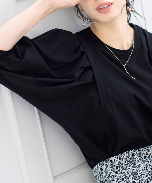 Tiaclasse(ティアクラッセ)の「【洗える・接触冷感】大人可愛いバイオシルケット肩タックトップス(Tシャツ/カットソー・レディース・イエロー/グレイッシュベージュ/オフホワイト/ブラック・L/M)」の20枚目の写真