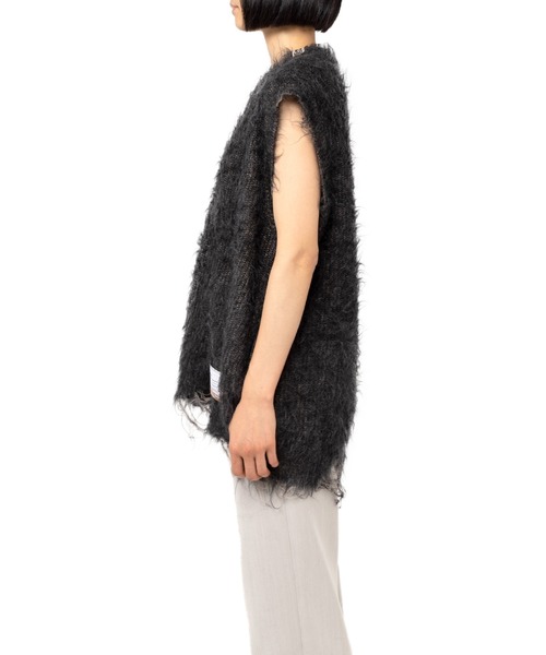 Maison MIHARA YASUHIRO(メゾンミハラヤスヒロ)の「Brushed Kint Vest(ベスト・レディース・チャコール/グレー・FREE)」の11枚目の写真