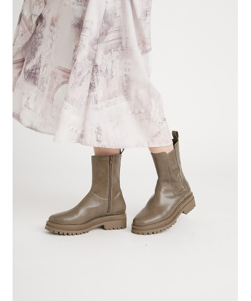 SNIDEL(スナイデル)の「Vibramサイドゴアブーツ(ブーツ・レディース・ブラック/モカ・SMALL/MEDIUM/LARGE)」の2枚目の写真