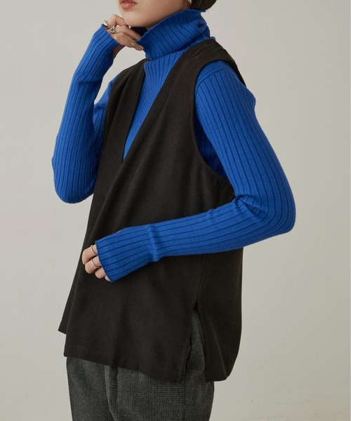 Aunt Marie's（アントマリーズ）の「コーデュロイ深Vネックベスト