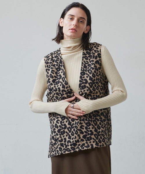 Aunt Marie's（アントマリーズ）の「コーデュロイ深Vネックベスト