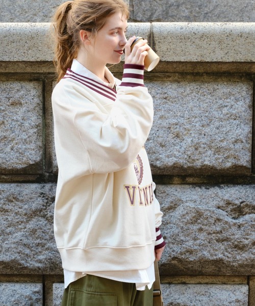 MONO-MART LADY'S（モノマートレディース）の「ラインリブスウェットＶネックカレッジロゴプルオーバー（スウェット・レディース・ネイビー/ボルドー/アイボリー/杢グレー・M/L）」の21枚目の写真