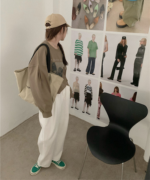 c.u.l(シーユーエル)の「クロップド丈プリントロンティー culw324(Tシャツ/カットソー・レディース・ベージュ/ブラック/アイボリー・FREE)」の6枚目の写真