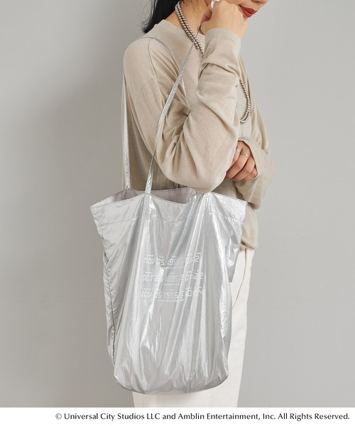 SHENERY(シーナリー)の「【BACK TO THE FUTURE】メタリックトートバッグ(トートバッグ・レディース・シルバー・FREE)」の13枚目の写真