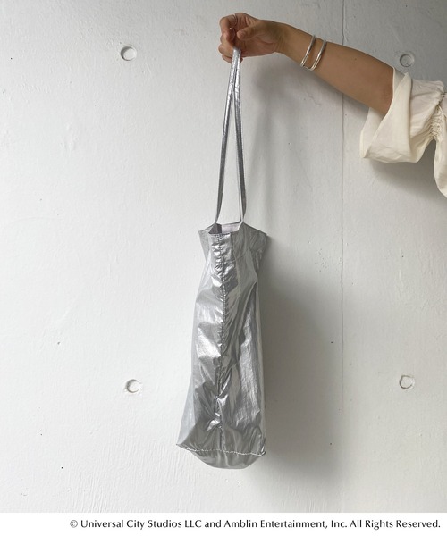 SHENERY(シーナリー)の「【BACK TO THE FUTURE】メタリックトートバッグ(トートバッグ・レディース・シルバー・FREE)」の21枚目の写真