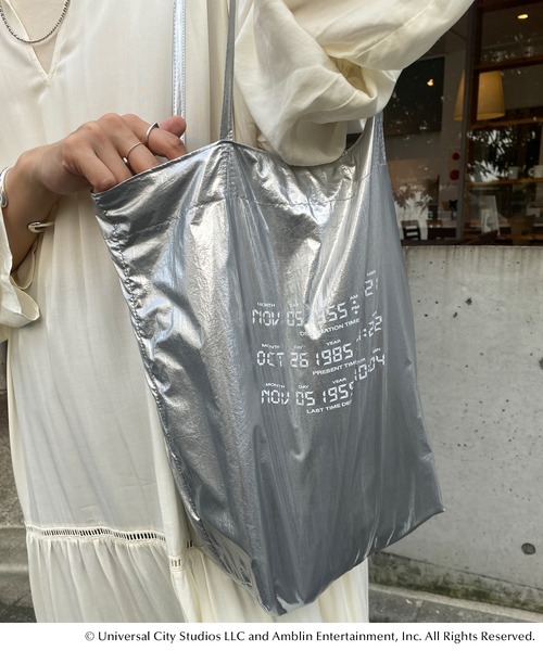 SHENERY(シーナリー)の「【BACK TO THE FUTURE】メタリックトートバッグ(トートバッグ・レディース・シルバー・FREE)」の4枚目の写真