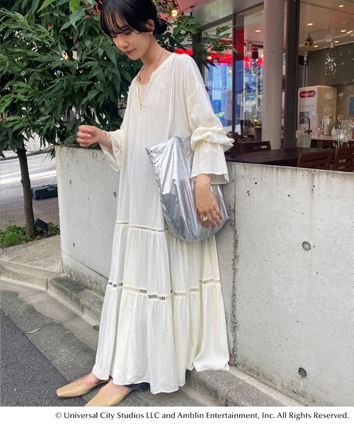 SHENERY(シーナリー)の「【BACK TO THE FUTURE】メタリックトートバッグ(トートバッグ・レディース・シルバー・FREE)」の9枚目の写真