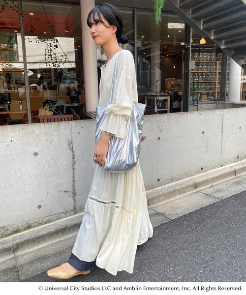 SHENERY(シーナリー)の「【BACK TO THE FUTURE】メタリックトートバッグ(トートバッグ・レディース・シルバー・FREE)」の11枚目の写真