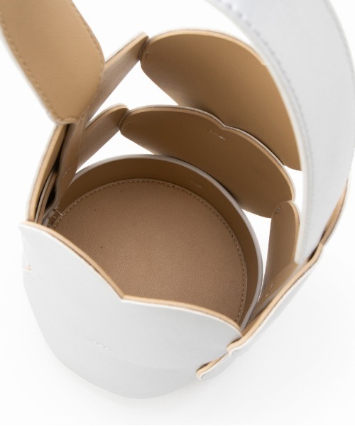 Casselini（キャセリーニ）の「Casselini(キャセリーニ)モチーフバケットバッグ（ハンドバッグ・レディース・アイボリー/ブラック/グリーン/シルバー・FREE）」の13枚目の写真