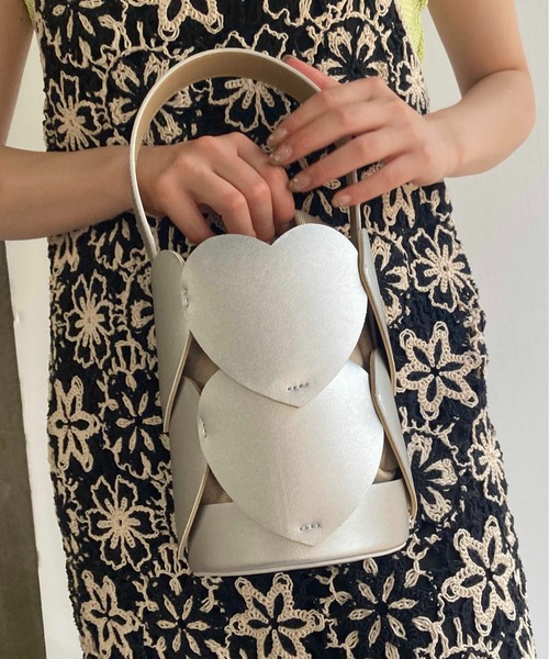 Casselini（キャセリーニ）の「Casselini(キャセリーニ)モチーフバケットバッグ（ハンドバッグ・レディース・アイボリー/ブラック/グリーン/シルバー・FREE）」の5枚目の写真