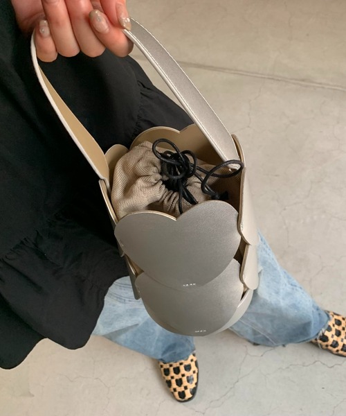 Casselini（キャセリーニ）の「Casselini(キャセリーニ)モチーフバケットバッグ（ハンドバッグ・レディース・アイボリー/ブラック/グリーン/シルバー・FREE）」の18枚目の写真