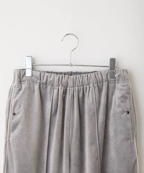 WHIMSIC（ウィムジック）の「【UNISEX/新色追加/SET UP対応】ベロアパイピングトラックパンツ（その他パンツ・メンズ・ベージュ/グレー/ブルー・FREE）」の14枚目の写真