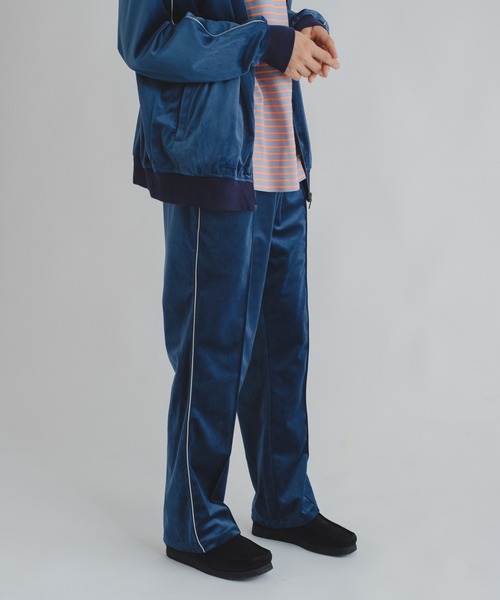 WHIMSIC（ウィムジック）の「【UNISEX/新色追加/SET UP対応】ベロアパイピングトラックパンツ（その他パンツ・メンズ・ベージュ/グレー/ブルー・FREE）」の9枚目の写真