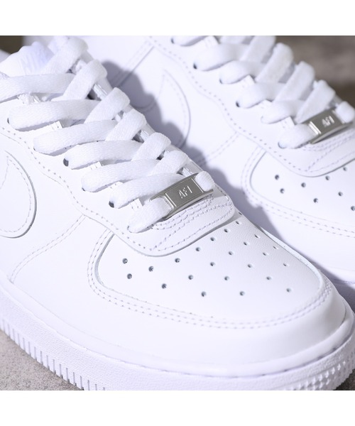 NIKE（ナイキ）の「NIKE WMNS AIR FORCE 1 07 DD8959-100（スニーカー・レディース・ホワイト・25㎝/24.5㎝/24㎝）」の2枚目の写真