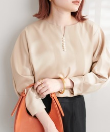 natural couture（ナチュラルクチュール）の「WEB限定/パール付きスキッパーブラウス（シャツ/ブラウス）」